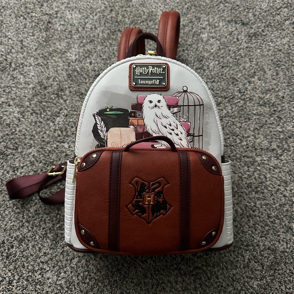 Loungefly Harry Potter Hedwig Suitcase Mini Backpack BoxLunch NWT
Offers welcome